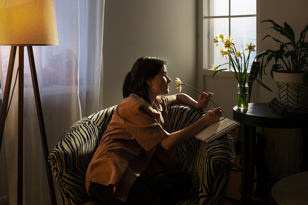 How to Do a Digital Detox Without Unplugging Completely (10 Strategies That Actually Work)